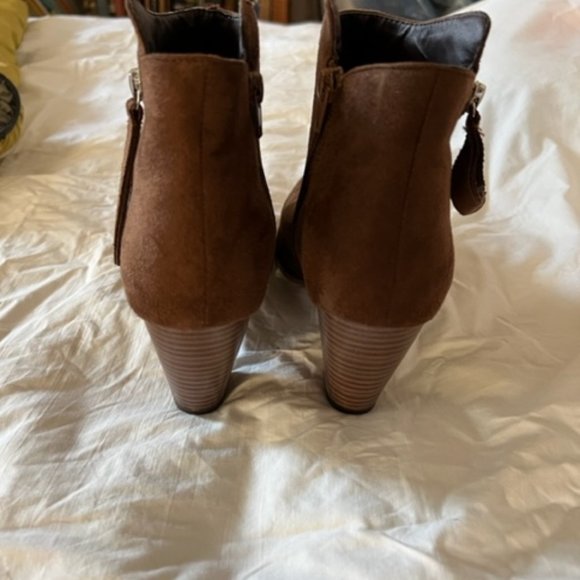 Boots - Picture 3 of 5